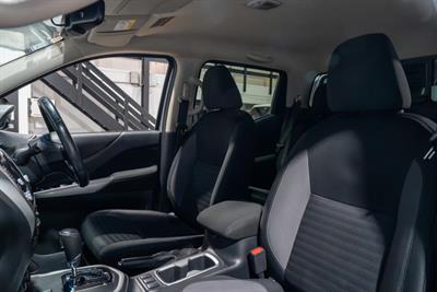 2021 Nissan Navara - Thumbnail