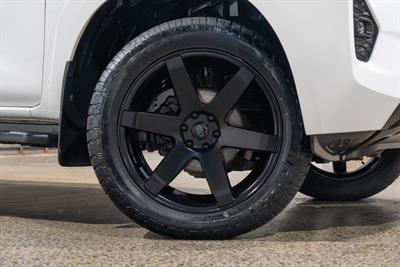 2021 Nissan Navara - Thumbnail