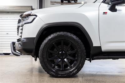 2022 Toyota Landcruiser - Thumbnail