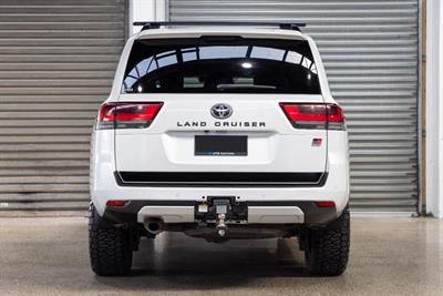 2022 Toyota Landcruiser - Thumbnail