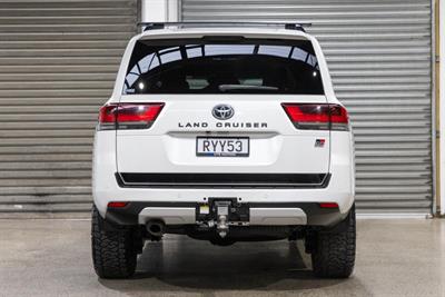 2022 Toyota Landcruiser - Thumbnail
