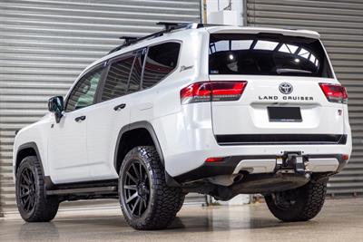 2022 Toyota Landcruiser - Thumbnail