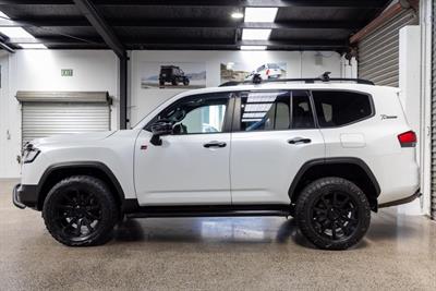 2022 Toyota Landcruiser - Thumbnail