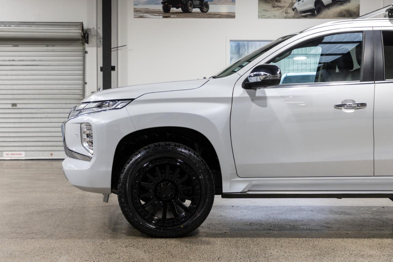 2023 Mitsubishi Pajero Sport