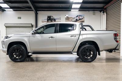 2022 Mitsubishi Triton - Thumbnail