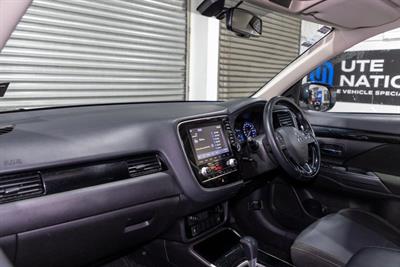 2021 Mitsubishi Outlander - Thumbnail