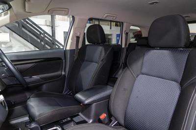 2021 Mitsubishi Outlander - Thumbnail