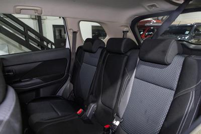 2021 Mitsubishi Outlander - Thumbnail