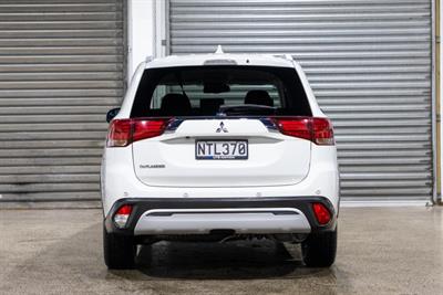 2021 Mitsubishi Outlander - Thumbnail