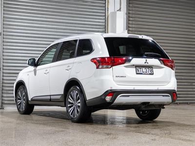 2021 Mitsubishi Outlander - Thumbnail