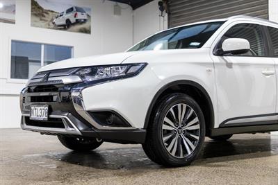 2021 Mitsubishi Outlander - Thumbnail