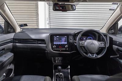2021 Mitsubishi Outlander - Thumbnail
