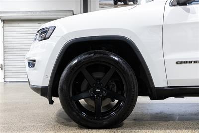 2017 Jeep Grand Cherokee - Thumbnail