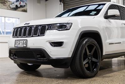 2017 Jeep Grand Cherokee - Thumbnail