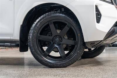 2021 Nissan Navara - Thumbnail