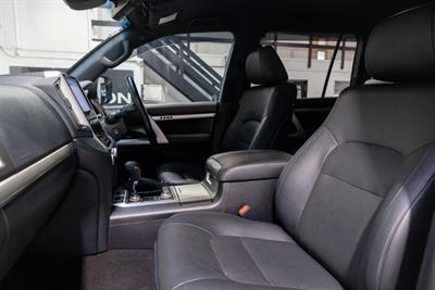 2019 Toyota Landcruiser - Thumbnail