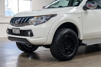 2017 Mitsubishi Triton - Thumbnail