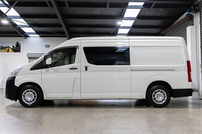 2021 Toyota Hiace - Thumbnail