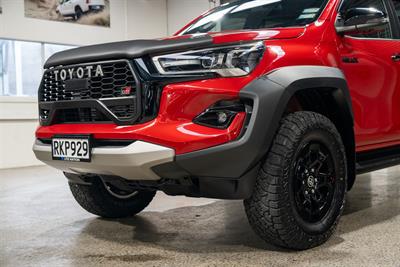 2025 Toyota Hilux - Thumbnail